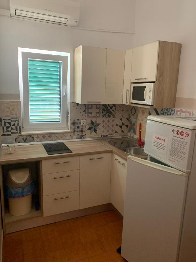 Apartmani Emilio Novalja Ngoại thất bức ảnh