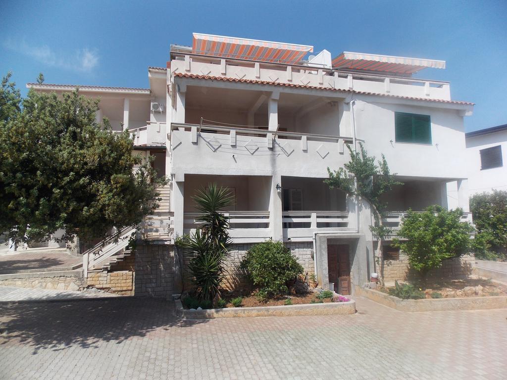Apartmani Emilio Novalja Ngoại thất bức ảnh