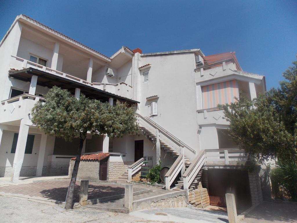 Apartmani Emilio Novalja Ngoại thất bức ảnh