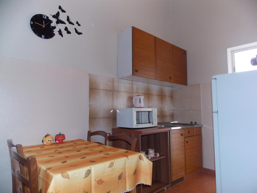 Apartmani Emilio Novalja Phòng bức ảnh