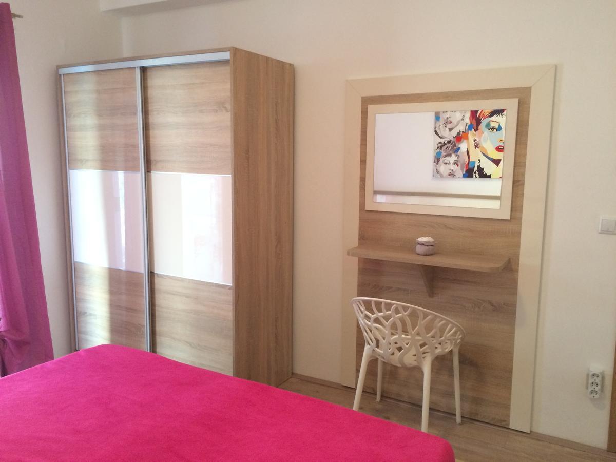 Apartmani Emilio Novalja Ngoại thất bức ảnh
