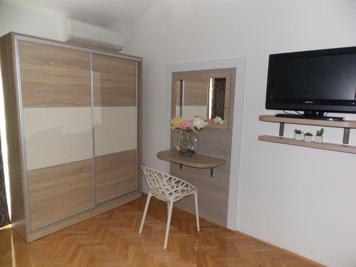 Apartmani Emilio Novalja Phòng bức ảnh
