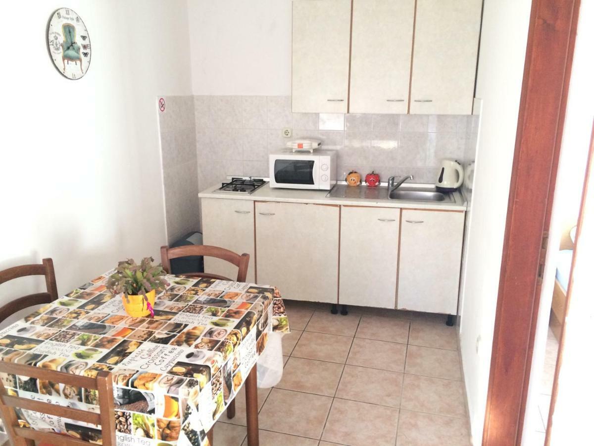 Apartmani Emilio Novalja Phòng bức ảnh