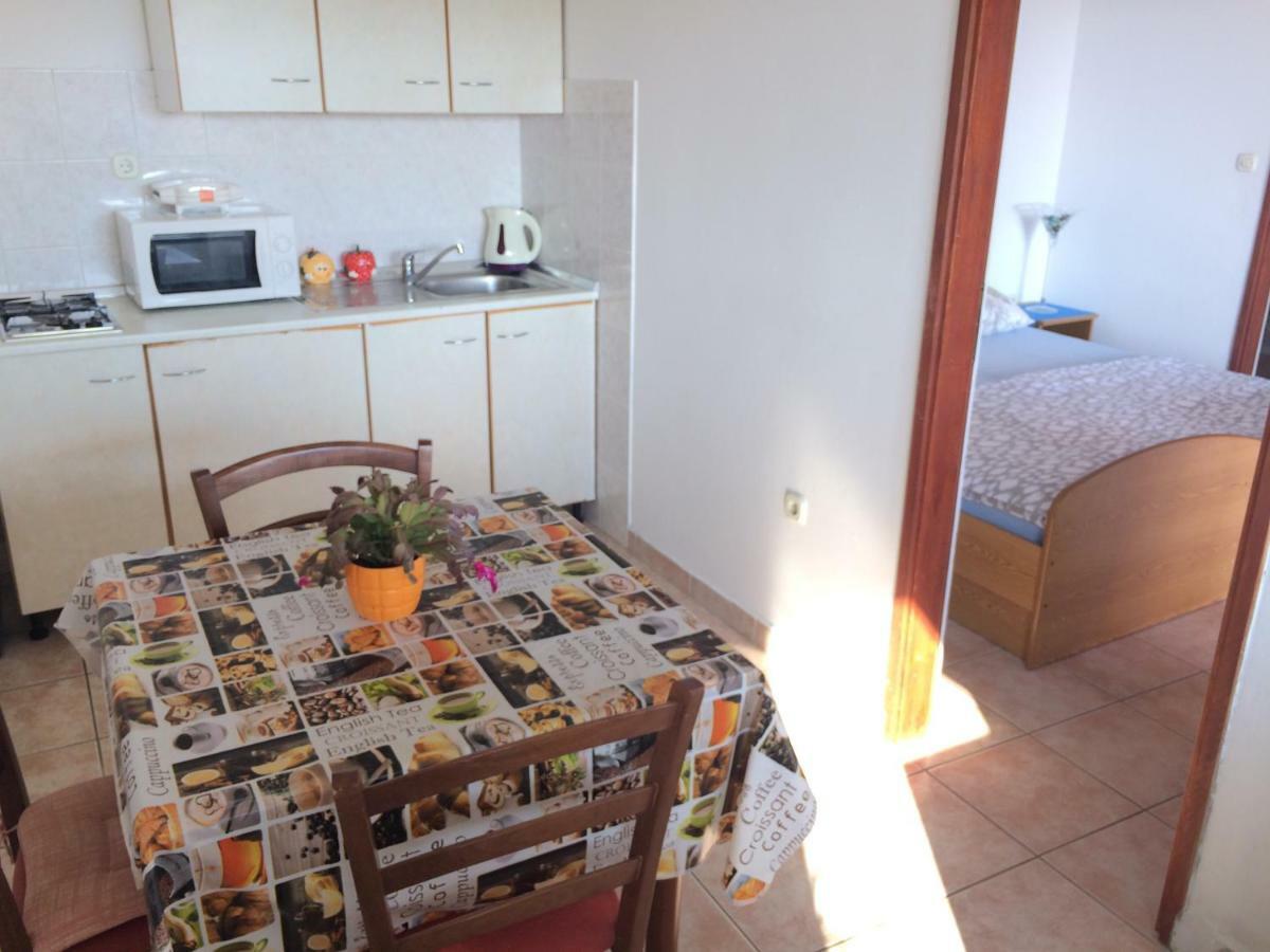 Apartmani Emilio Novalja Phòng bức ảnh