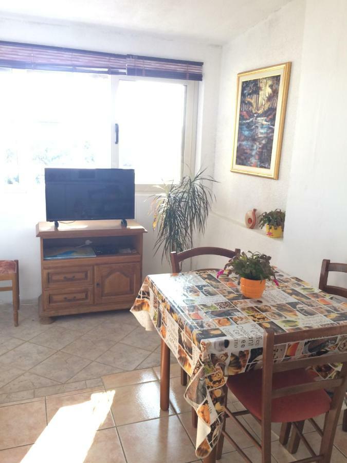 Apartmani Emilio Novalja Phòng bức ảnh