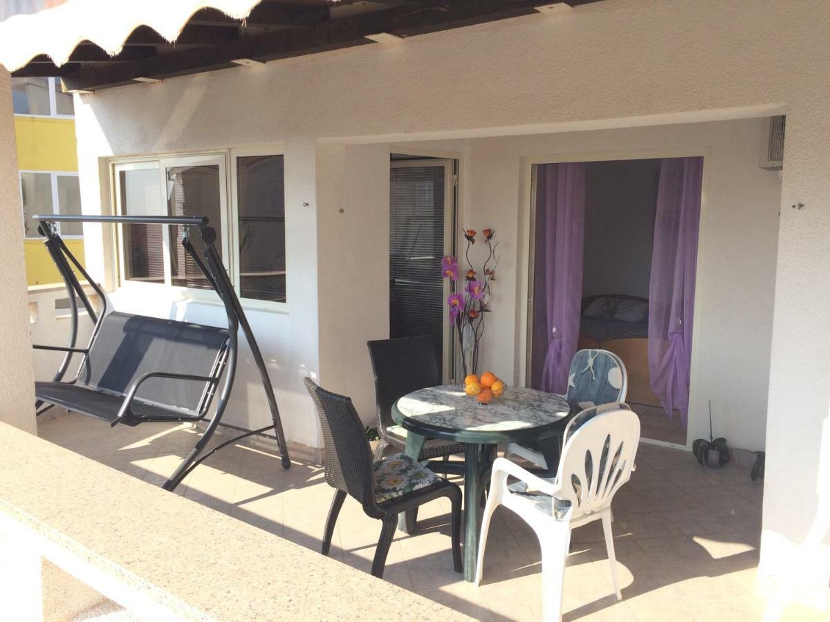 Apartmani Emilio Novalja Phòng bức ảnh