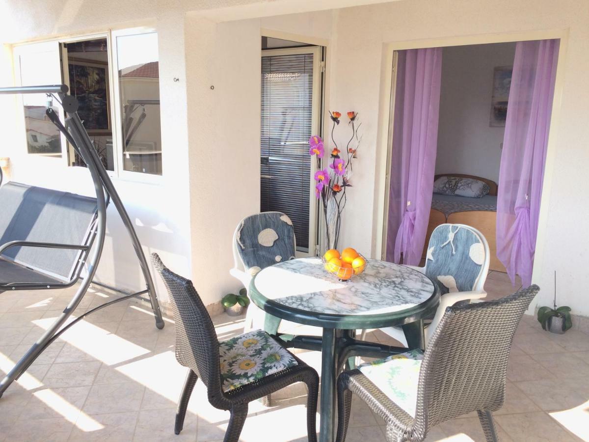 Apartmani Emilio Novalja Phòng bức ảnh