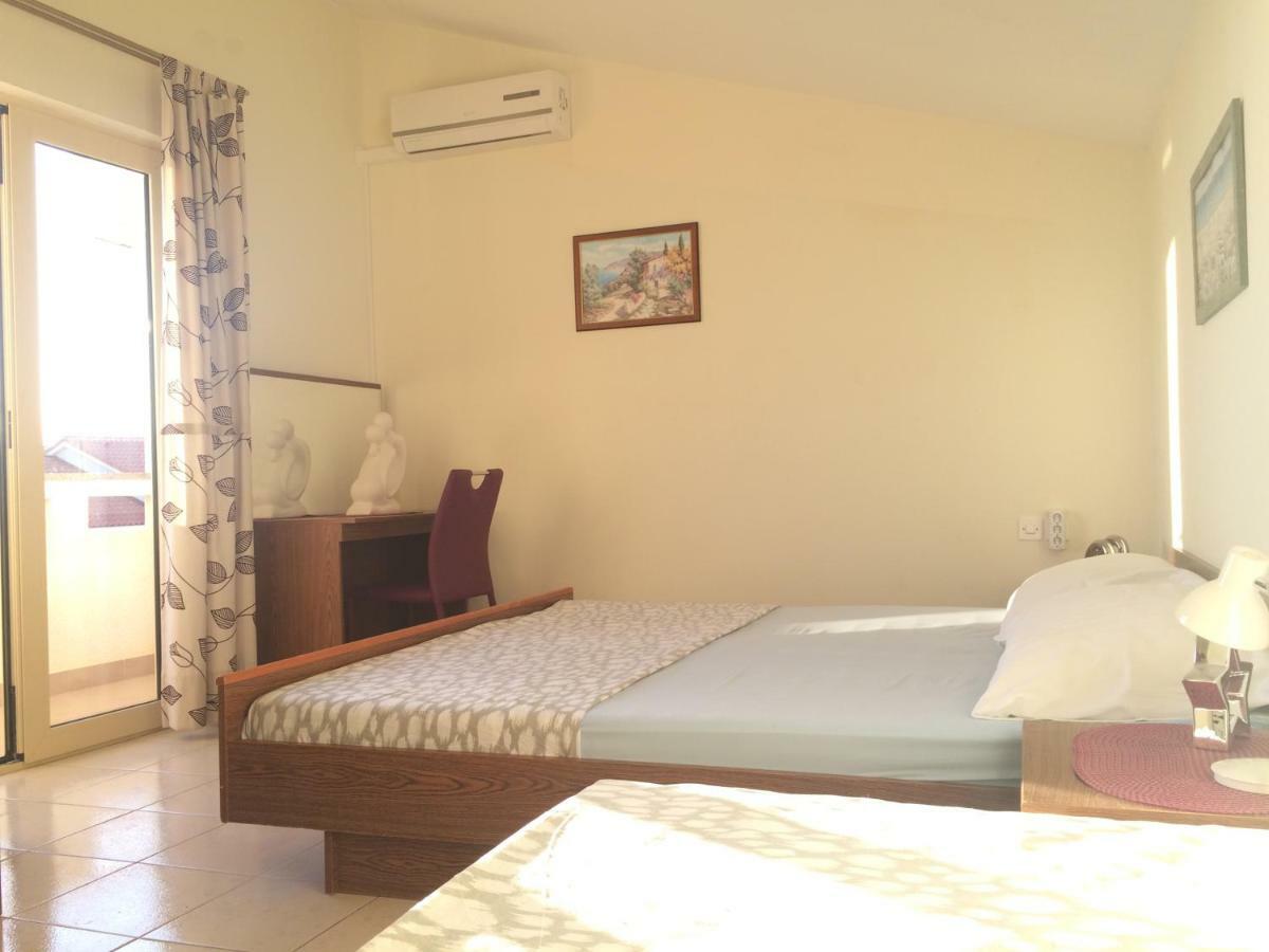 Apartmani Emilio Novalja Ngoại thất bức ảnh
