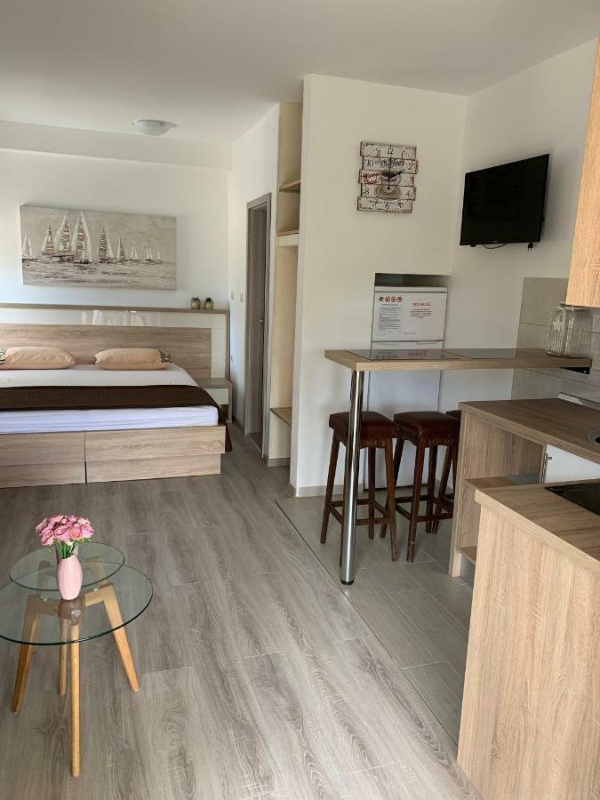 Apartmani Emilio Novalja Ngoại thất bức ảnh