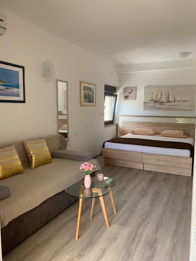 Apartmani Emilio Novalja Ngoại thất bức ảnh