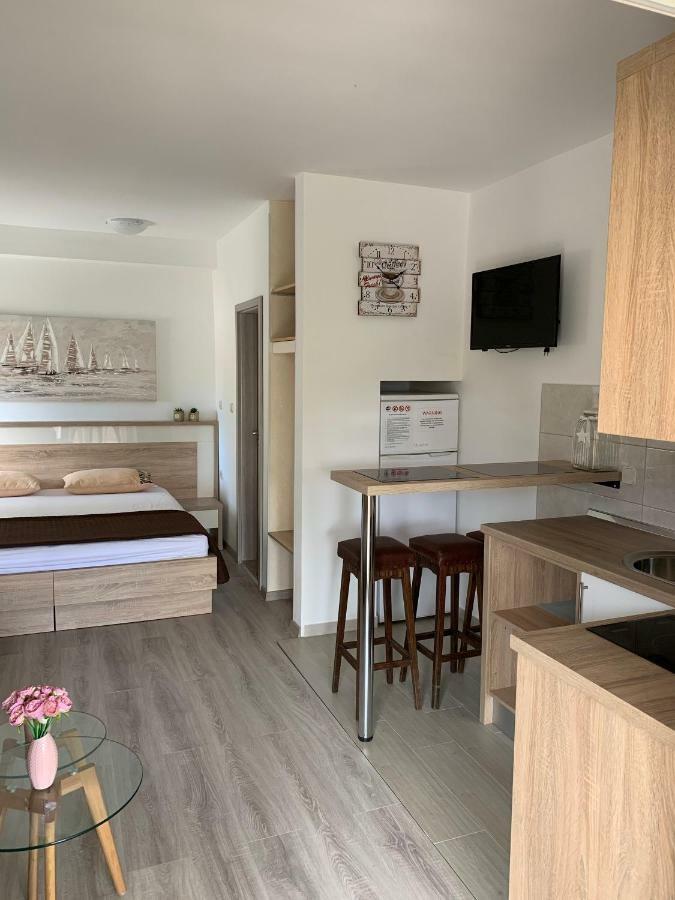 Apartmani Emilio Novalja Ngoại thất bức ảnh