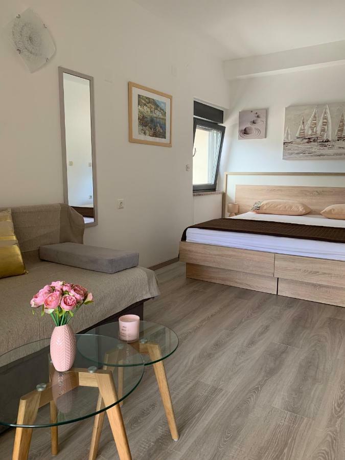Apartmani Emilio Novalja Ngoại thất bức ảnh